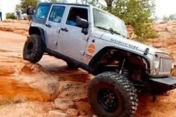 4-Door-Extreme-Jeep-Rubicon-Rentals-image-1