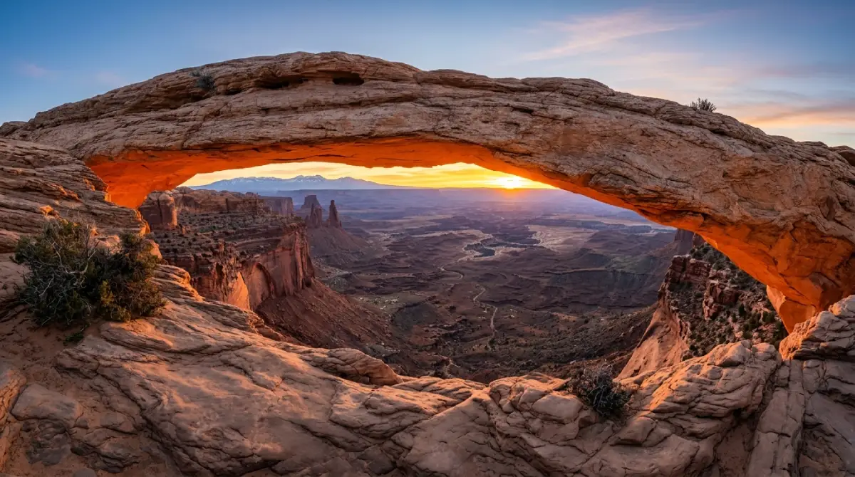 moab-attractions-delicate-arch-sunset