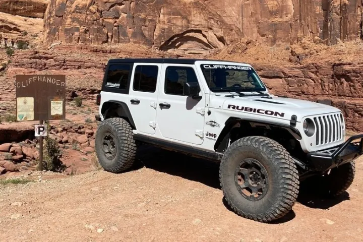 4-Door-Jeep-Rubicon-Rentals-image-1